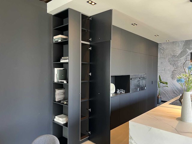 Combinatie van kavels 25 t/m 32 (stosa showroomkeuken met siemens studioline apparatuur) - afbeelding 5 van  25