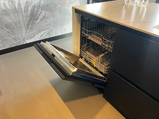 Combinatie van kavels 25 t/m 32 (stosa showroomkeuken met siemens studioline apparatuur) - afbeelding 22 van  26