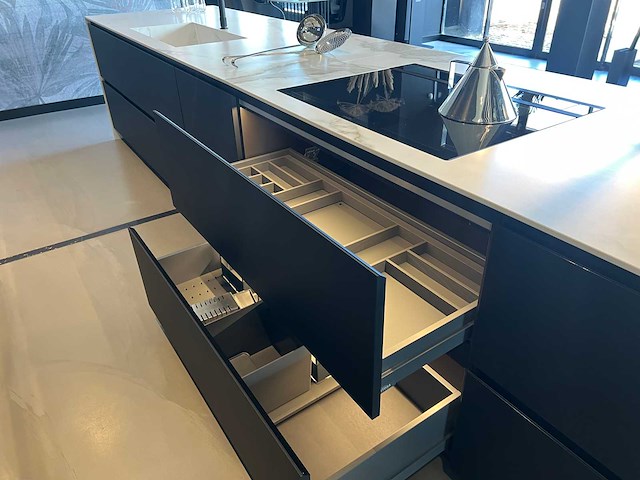 Combinatie van kavels 25 t/m 32 (stosa showroomkeuken met siemens studioline apparatuur) - afbeelding 26 van  26