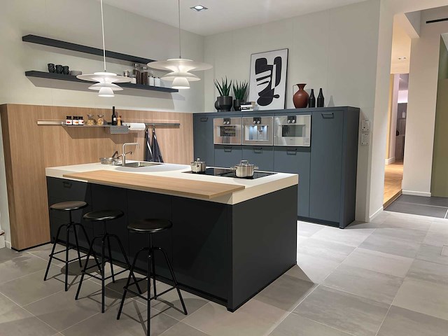 Combinatie van kavels 30 t/m 37 (pronorm beurskeuken met gaggenau apparatuur) - afbeelding 1 van  35