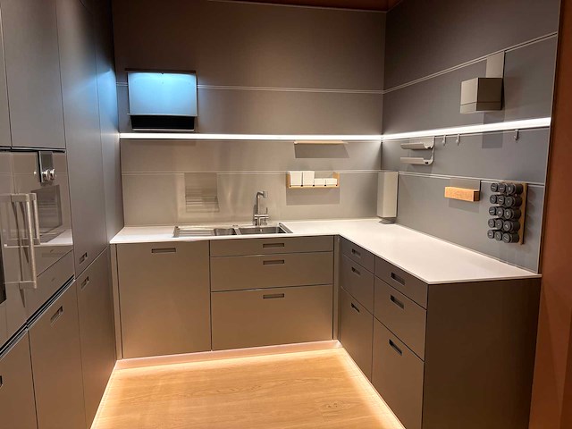Combinatie van kavels 32 t/m 37 (next125 beurskeuken met gaggenau apparatuur) - afbeelding 10 van  18