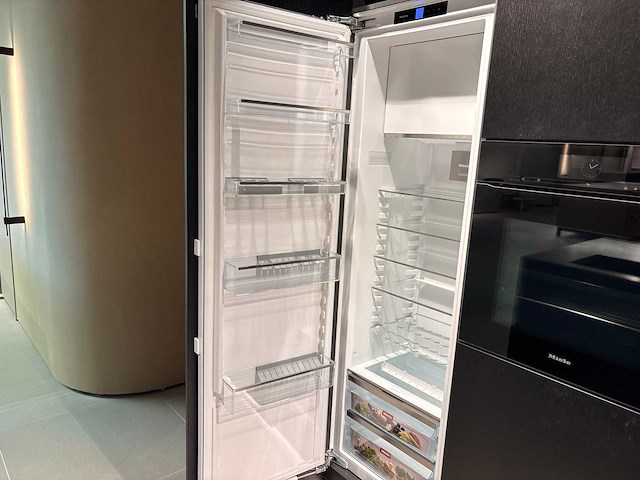 Combinatie van kavels 39 t/m 46 (next125 beurskeuken met miele apparatuur) - afbeelding 17 van  42