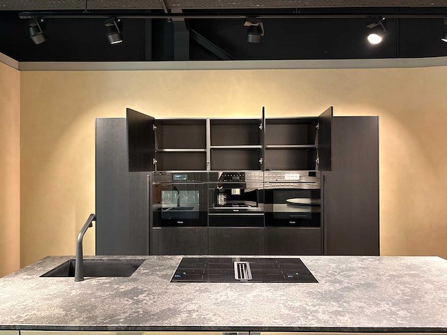 Combinatie van kavels 39 t/m 46 (next125 beurskeuken met miele apparatuur) - afbeelding 33 van  42