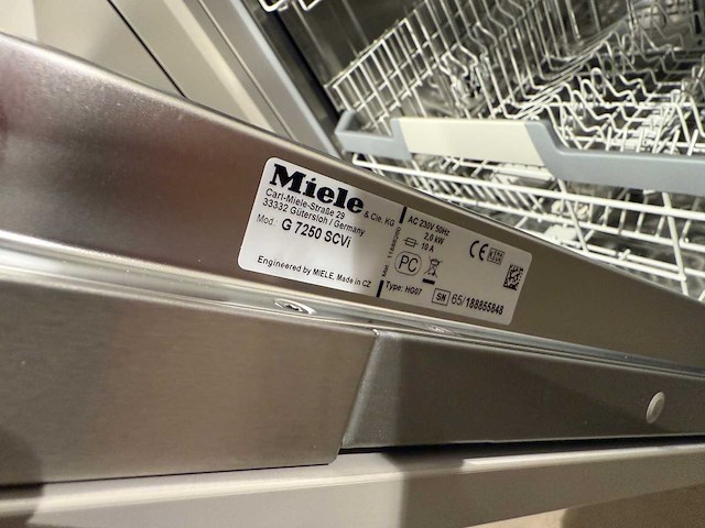 Combinatie van kavels 45 t/m 50 (schröder showroomkeuken met miele apparatuur) - afbeelding 7 van  30