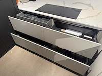 Combinatie van kavels 45 t/m 50 (schröder showroomkeuken met miele apparatuur) - afbeelding 26 van  30