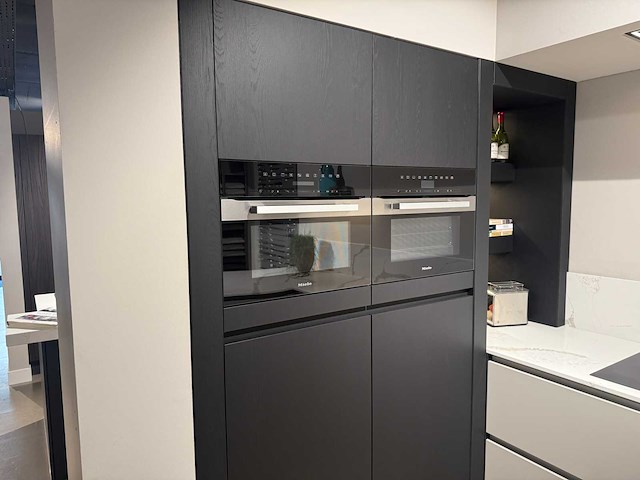 Combinatie van kavels 45 t/m 50 (schröder showroomkeuken met miele apparatuur) - afbeelding 29 van  30