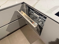 Combinatie van kavels 45 t/m 50 (schröder showroomkeuken met miele apparatuur) - afbeelding 5 van  30