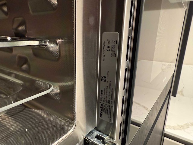 Combinatie van kavels 45 t/m 50 (schröder showroomkeuken met miele apparatuur) - afbeelding 11 van  30