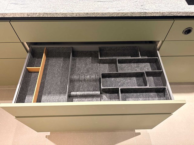Combinatie van kavels 48 t/m 54 (next125 beurskeuken met bora professional en miele apparatuur) - afbeelding 6 van  31