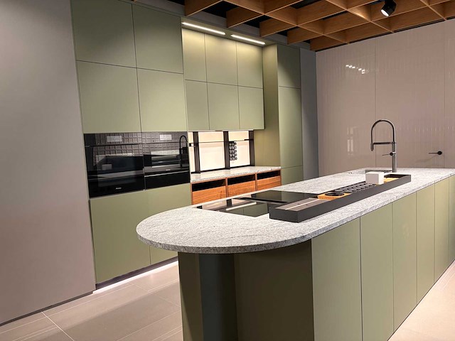 Combinatie van kavels 48 t/m 54 (next125 beurskeuken met bora professional en miele apparatuur) - afbeelding 12 van  31