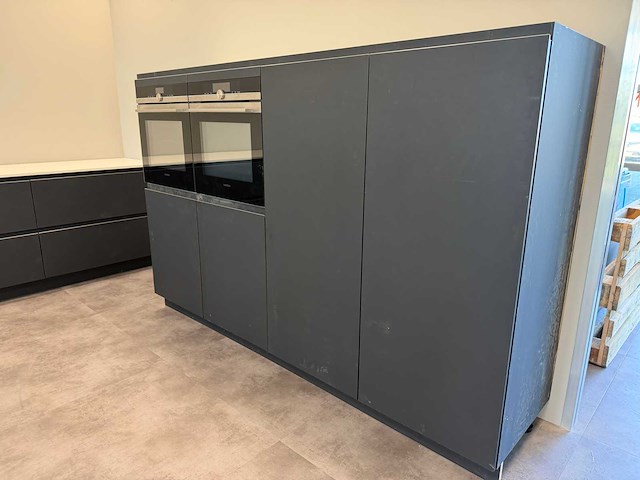 Combinatie van kavels 6 t/m 14 (pronorm showroomkeuken met siemens apparatuur) - afbeelding 27 van  53