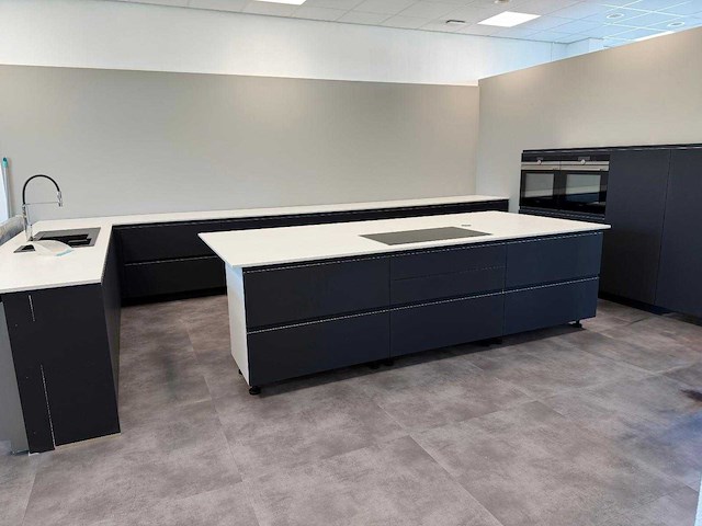 Combinatie van kavels 6 t/m 14 (pronorm showroomkeuken met siemens apparatuur) - afbeelding 23 van  53