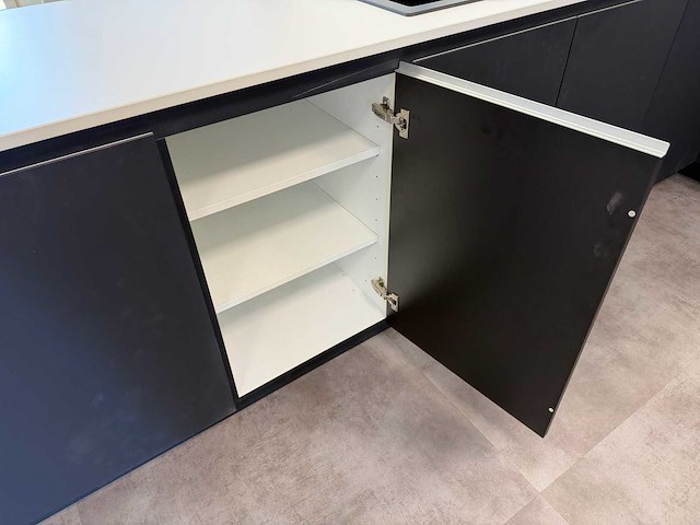 Combinatie van kavels 6 t/m 14 (pronorm showroomkeuken met siemens apparatuur) - afbeelding 53 van  53