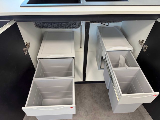 Combinatie van kavels 6 t/m 14 (pronorm showroomkeuken met siemens apparatuur) - afbeelding 3 van  39