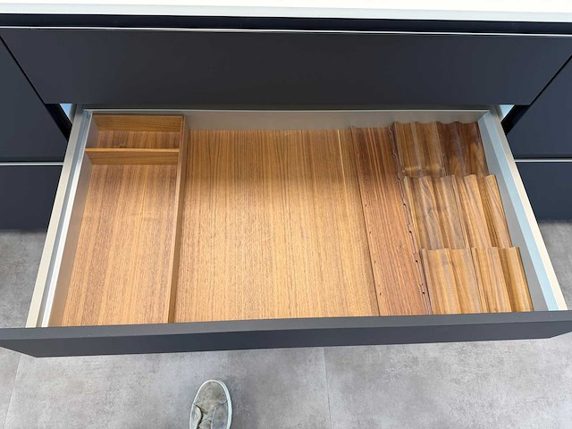 Combinatie van kavels 6 t/m 14 (pronorm showroomkeuken met siemens apparatuur) - afbeelding 25 van  39