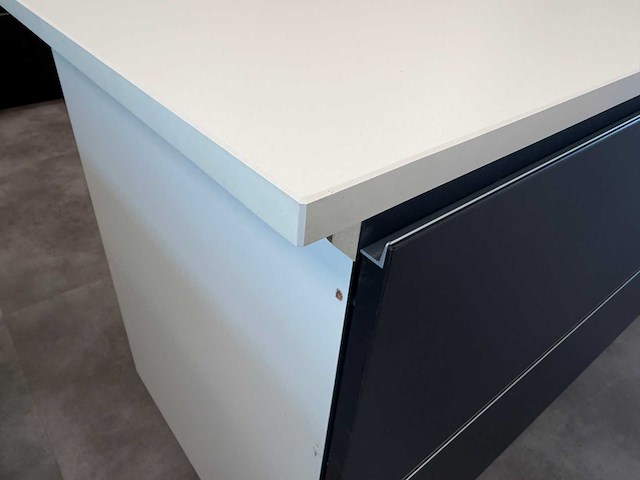 Combinatie van kavels 6 t/m 14 (pronorm showroomkeuken met siemens apparatuur) - afbeelding 29 van  39