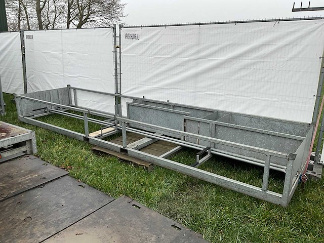 Combinatie van kavels 6 t/m 8 (4x pagodetent en transportbak) - afbeelding 2 van  3