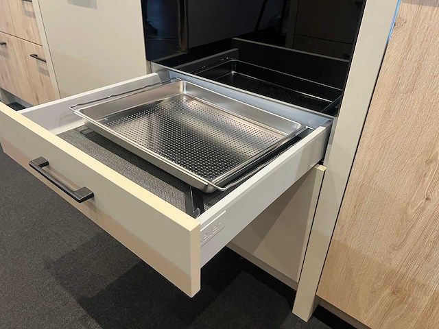 Combinatie van kavels 8 t/m 14 (keller showroomkeuken met bora apparatuur) - afbeelding 31 van  61