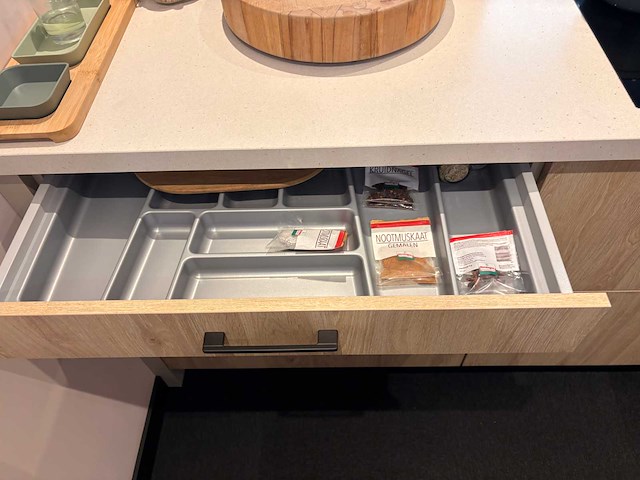 Combinatie van kavels 8 t/m 14 (keller showroomkeuken met bora apparatuur) - afbeelding 6 van  50