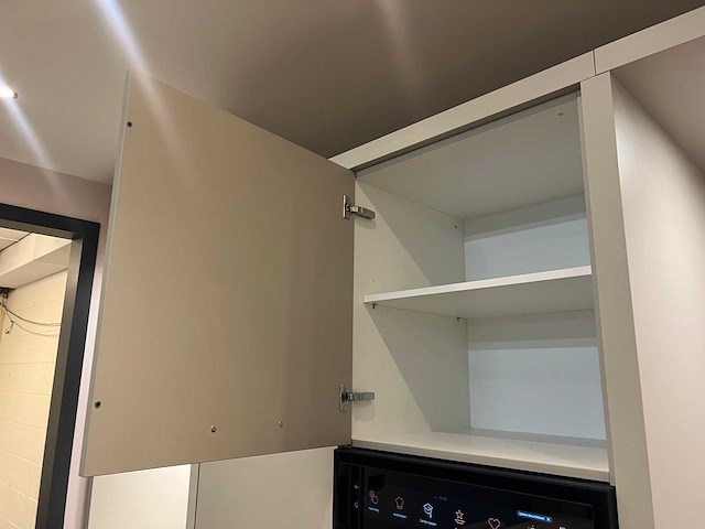 Combinatie van kavels 8 t/m 14 (keller showroomkeuken met bora apparatuur) - afbeelding 25 van  50