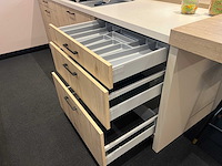 Combinatie van kavels 8 t/m 14 (keller showroomkeuken met bora apparatuur) - afbeelding 41 van  50
