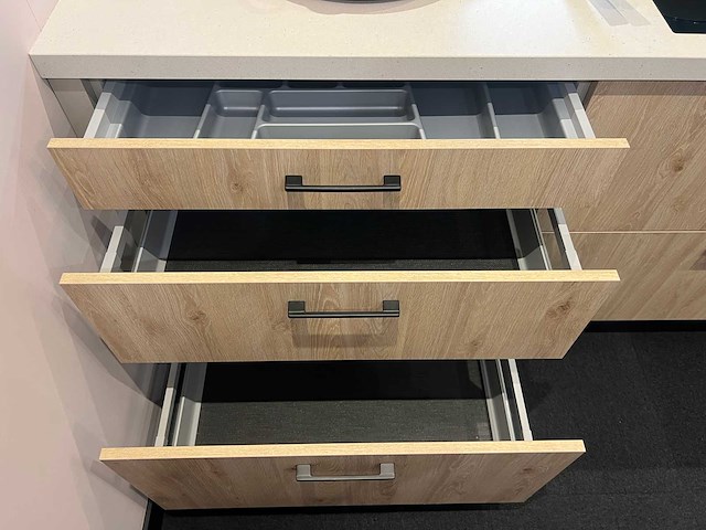 Combinatie van kavels 8 t/m 14 (keller showroomkeuken met bora apparatuur) - afbeelding 45 van  50