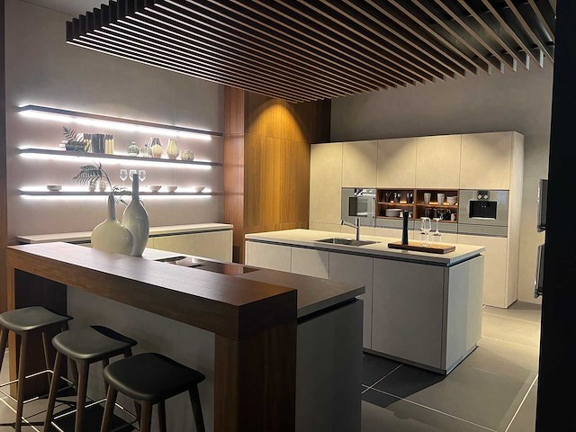 Combinatie van kavels 9 t/m 17 (pronorm beurskeuken met gaggenau apparatuur) - afbeelding 18 van  22