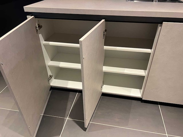Combinatie van kavels 9 t/m 17 (pronorm beurskeuken met gaggenau apparatuur) - afbeelding 13 van  51
