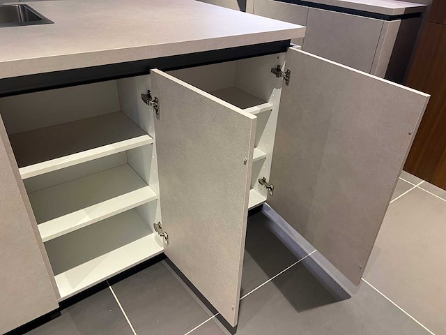 Combinatie van kavels 9 t/m 17 (pronorm beurskeuken met gaggenau apparatuur) - afbeelding 14 van  51
