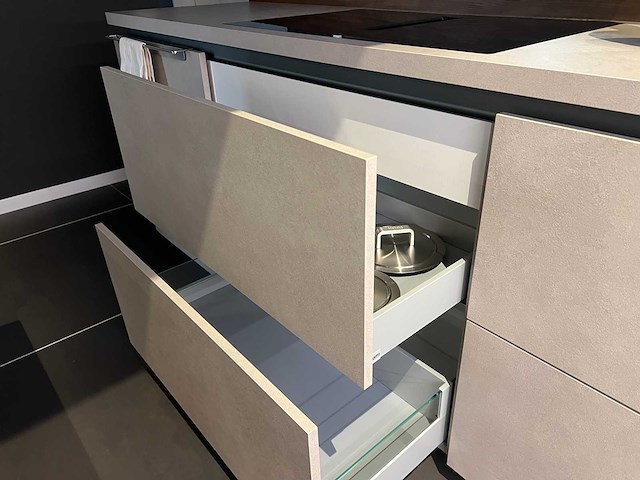 Combinatie van kavels 9 t/m 17 (pronorm beurskeuken met gaggenau apparatuur) - afbeelding 48 van  51