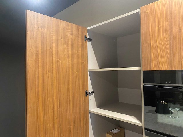 Combinatie van kavels 9 t/m 17 (stosa showroomkeuken met siemens studioline apparatuur) - afbeelding 2 van  43