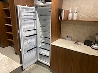 Combinatie van kavels 9 t/m 17 (stosa showroomkeuken met siemens studioline apparatuur) - afbeelding 3 van  43