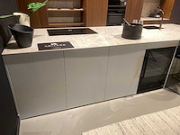 Combinatie van kavels 9 t/m 17 (stosa showroomkeuken met siemens studioline apparatuur) - afbeelding 30 van  43
