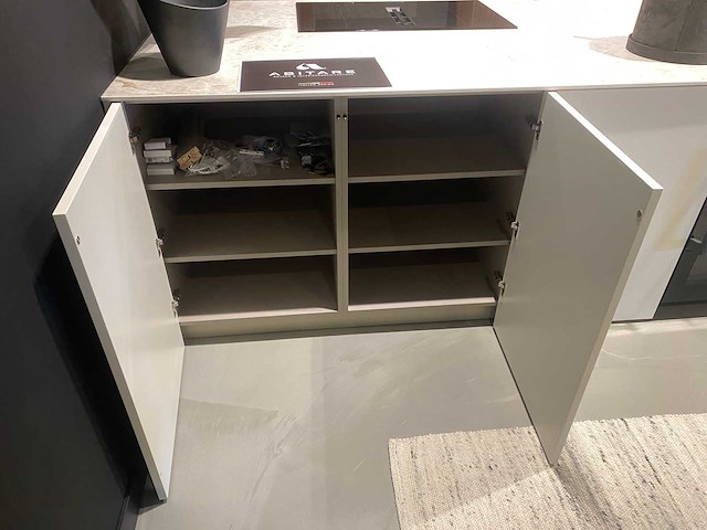 Combinatie van kavels 9 t/m 17 (stosa showroomkeuken met siemens studioline apparatuur) - afbeelding 31 van  43