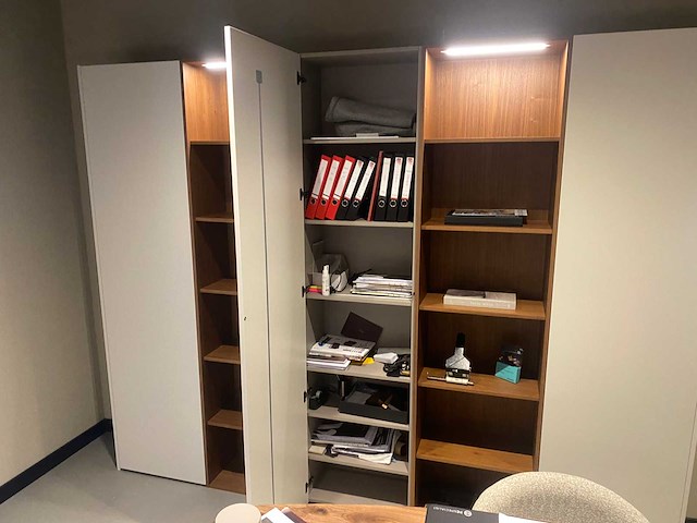 Combinatie van kavels 9 t/m 17 (stosa showroomkeuken met siemens studioline apparatuur) - afbeelding 37 van  43