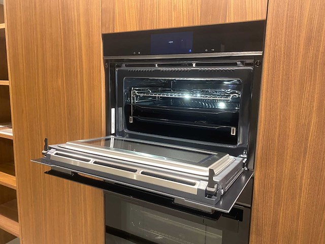 Combinatie van kavels 9 t/m 17 (stosa showroomkeuken met siemens studioline apparatuur) - afbeelding 6 van  43