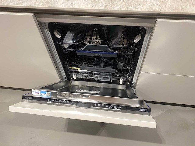 Combinatie van kavels 9 t/m 17 (stosa showroomkeuken met siemens studioline apparatuur) - afbeelding 21 van  43