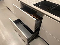 Combinatie van kavels 9 t/m 17 (stosa showroomkeuken met siemens studioline apparatuur) - afbeelding 25 van  43