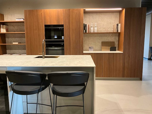 Combinatie van kavels 9 t/m 17 (stosa showroomkeuken met siemens studioline apparatuur) - afbeelding 23 van  43