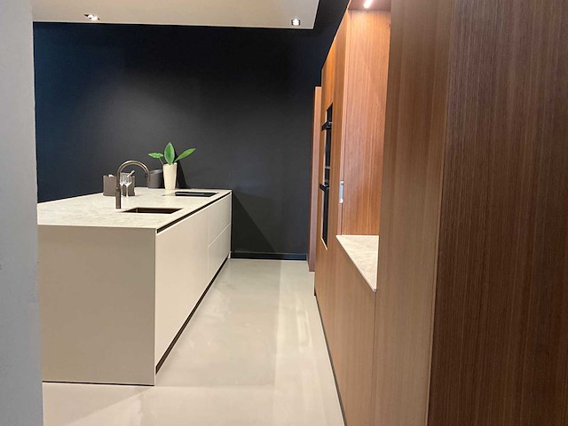 Combinatie van kavels 9 t/m 17 (stosa showroomkeuken met siemens studioline apparatuur) - afbeelding 39 van  43