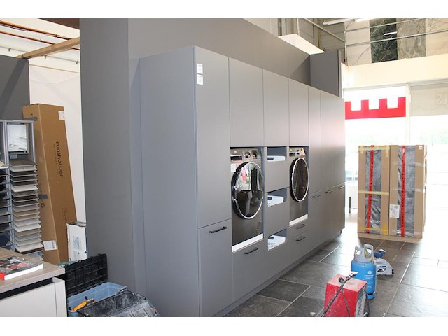 Combinatie van luxe was- / kledingwand nolte met met wascombinatie beko. kavel is combinatiekavel van de... combinatiekavel - afbeelding 1 van  2