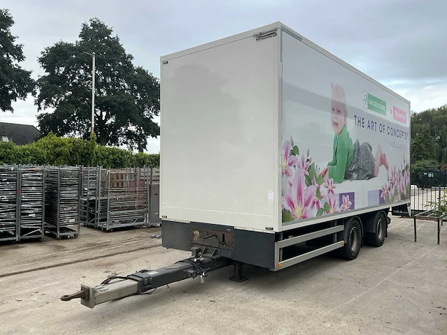 Combinatie vrachtwagen met aanhangwagen - afbeelding 3 van  3