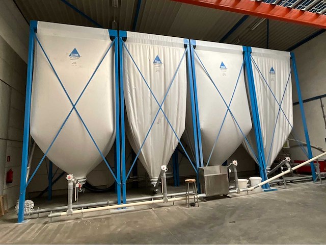 Combinatiekavel 16 t/m 19: flexibele zaksilo’s met moutmolen en afvoerunit - afbeelding 1 van  4