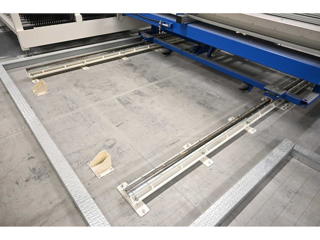 Combinatiekavel complete hegla / benteler glasbewerkingslijn met transportbanen en glaslaadsysteem, kavels 100-119 - afbeelding 107 van  221