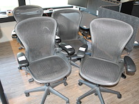 Combinatiekavel van 11 ergonomische bureaustoelen herman miller model aeron medium. kavels c005 en c161 t/m... combinatiekavel - afbeelding 1 van  3
