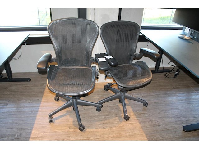 Combinatiekavel van 11 ergonomische bureaustoelen herman miller model aeron medium. kavels c005 en c161 t/m... combinatiekavel - afbeelding 2 van  3