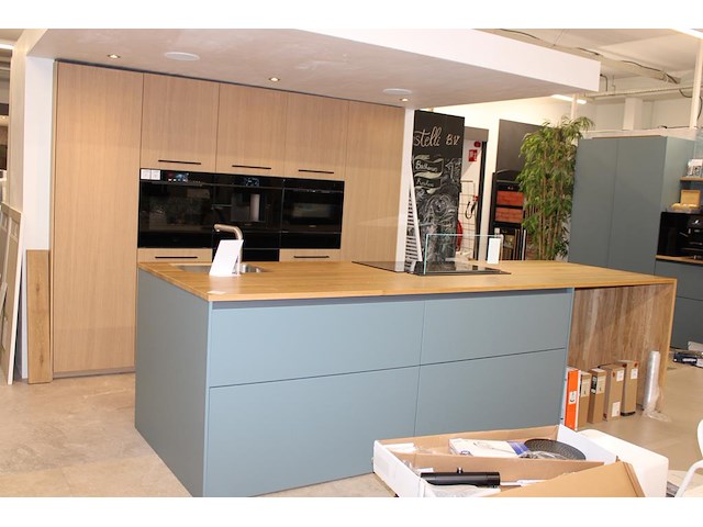 Combinatiekavel van keukenwandopstelling en keukeneiland met luxe inbouwapparatuur. kavels c008 en c009 combinatiekavel - afbeelding 1 van  3