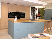 Combinatiekavel van keukenwandopstelling en keukeneiland met luxe inbouwapparatuur. kavels c008 en c009 combinatiekavel