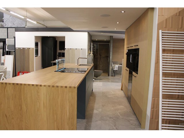 Combinatiekavel van keukenwandopstelling en keukeneiland met luxe inbouwapparatuur. kavels c008 en c009 combinatiekavel - afbeelding 3 van  3