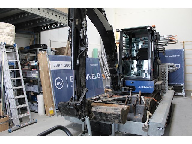 Combinatiekavel van rupsgraafmachine en aanhanger. kavels b001 en b002 combinatiekavel - afbeelding 1 van  5